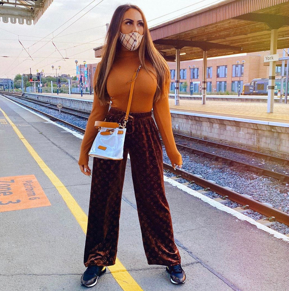 PGC Carry your Bucket Bag into AW20