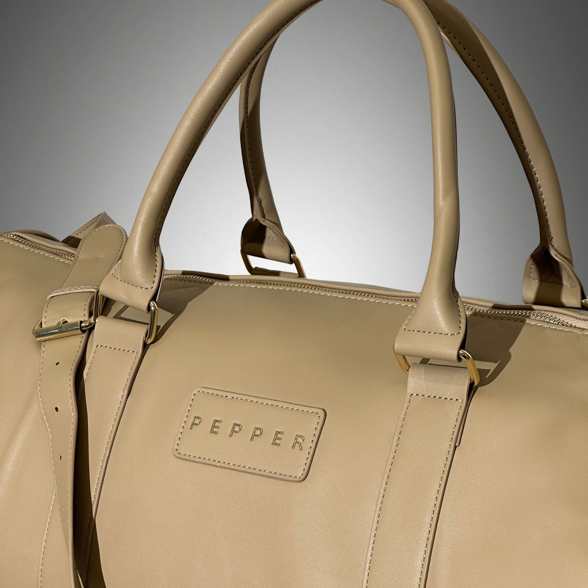 Travel Bag - Beige - Detail Close Up
