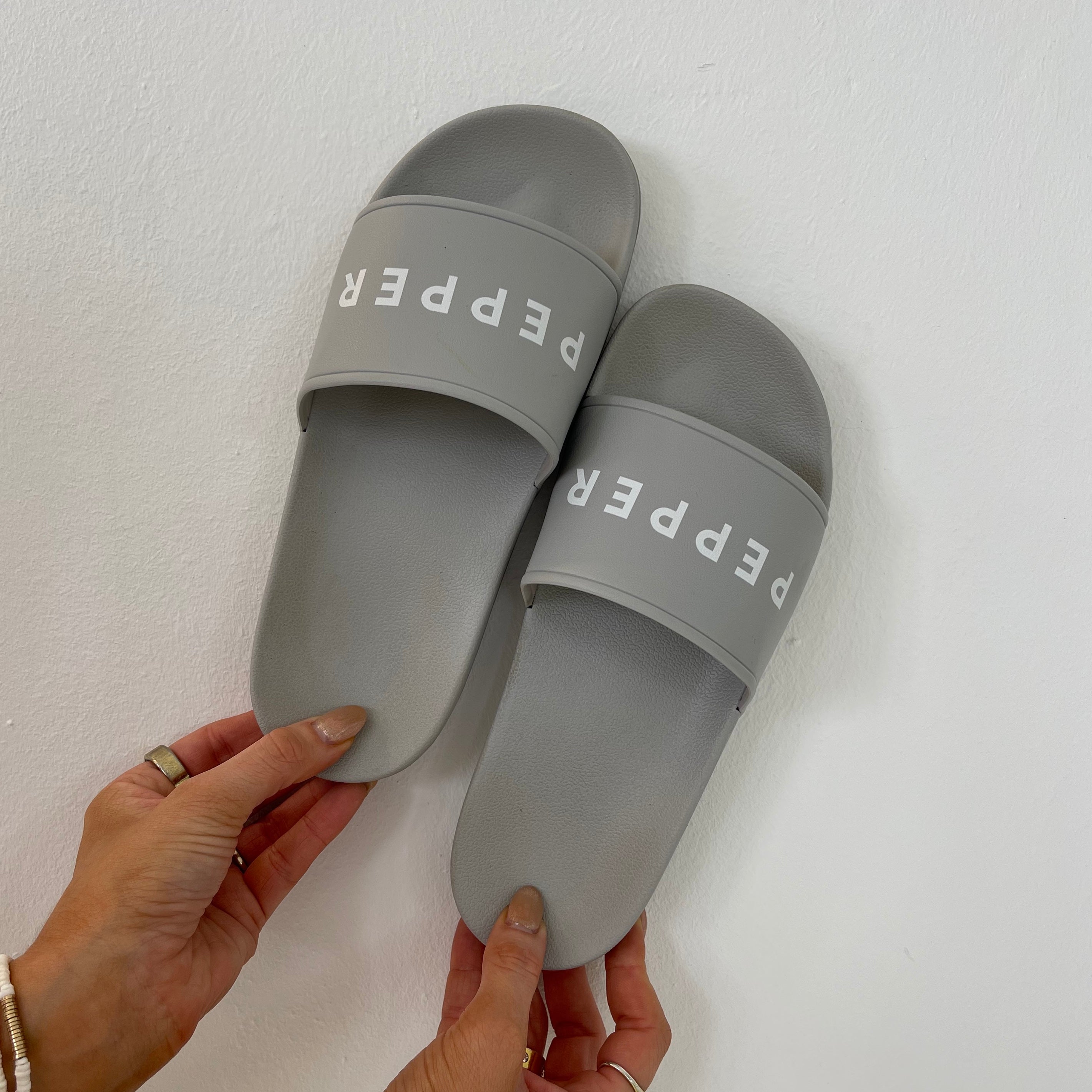 Pepper Sliders in Grey