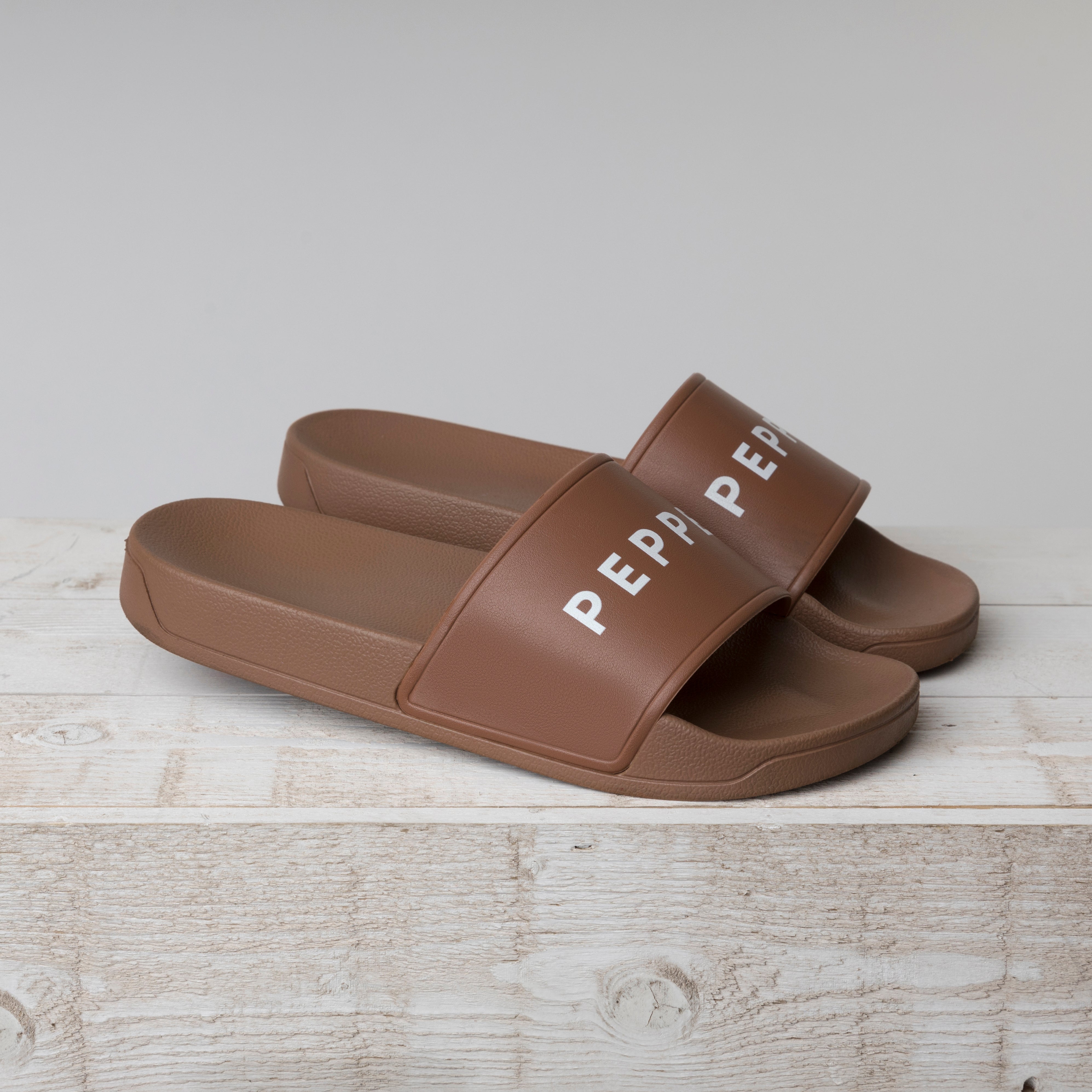Pepper Sliders in Brown